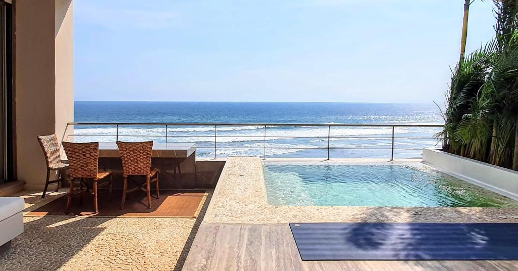 Luxury Beachfront Penthouse Apartment