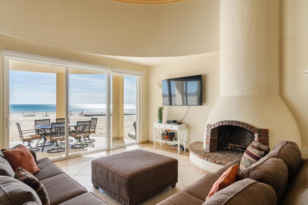 Beachfront Luxury Home V16 Playa Azul Resort
