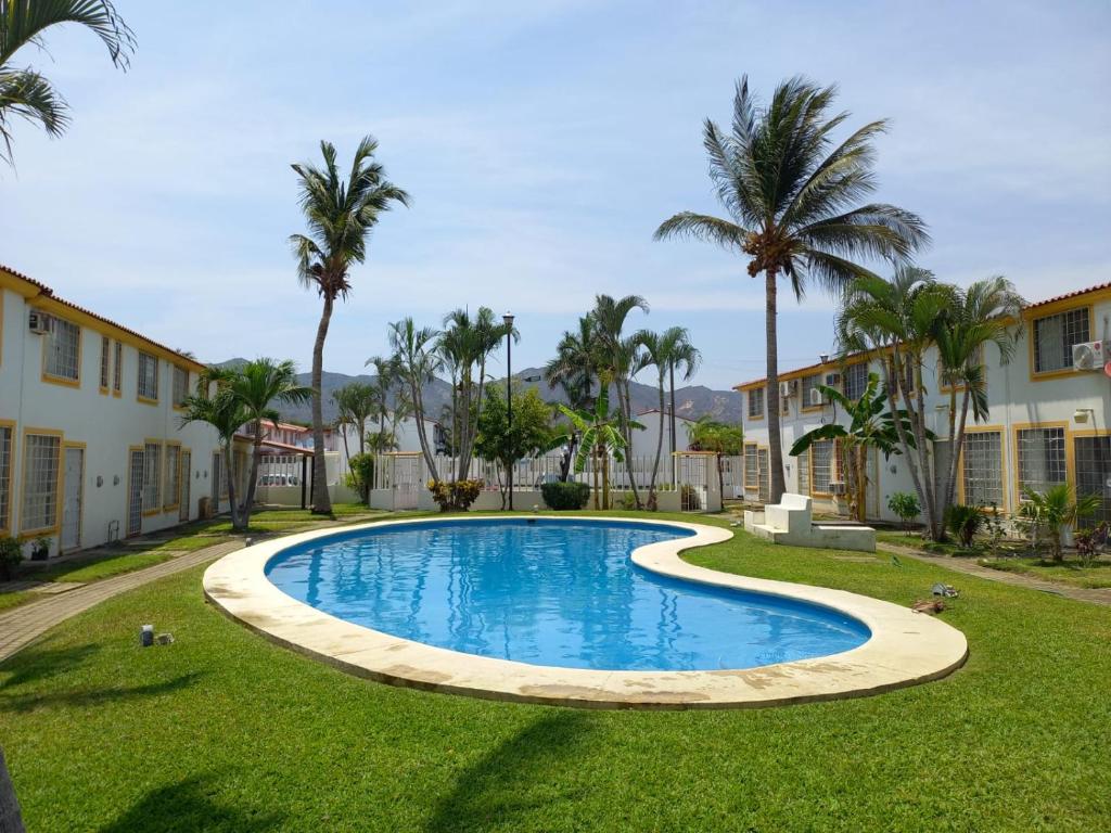 Casa en condominio 2R con alberca compartida