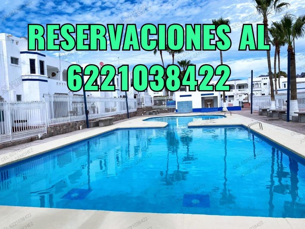 Condominio 303 Loma Bonita, enfrente de la alberca!