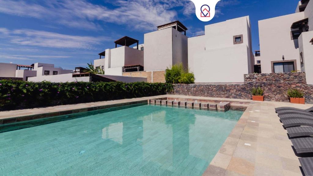 Family House with Pool and landscape garden in San Miguel