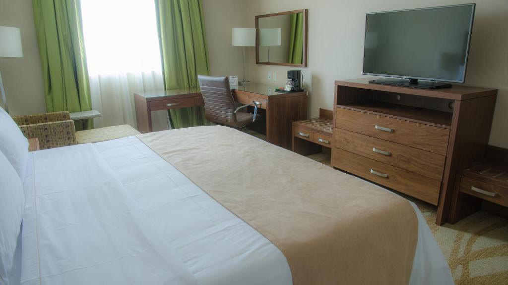 Holiday Inn Express and Suites Celaya, an IHG Hotel