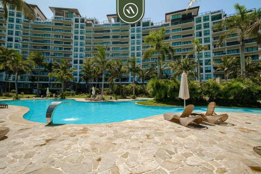 Luxury Beach Condo - 7 Resort Pools - Gym - Ocean