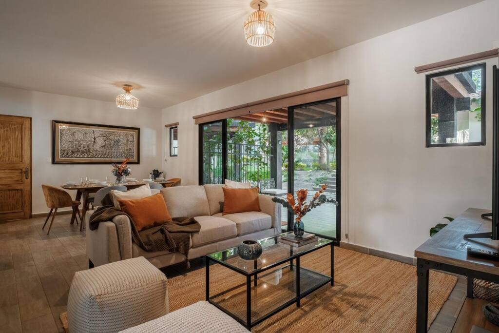Modern 3-bedroom and peaceful getaway in San Miguel de Allende by VIATO
