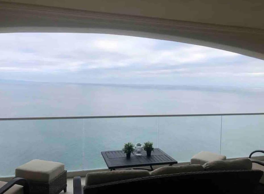 Ocean Front Condo @ Las Olas Grand