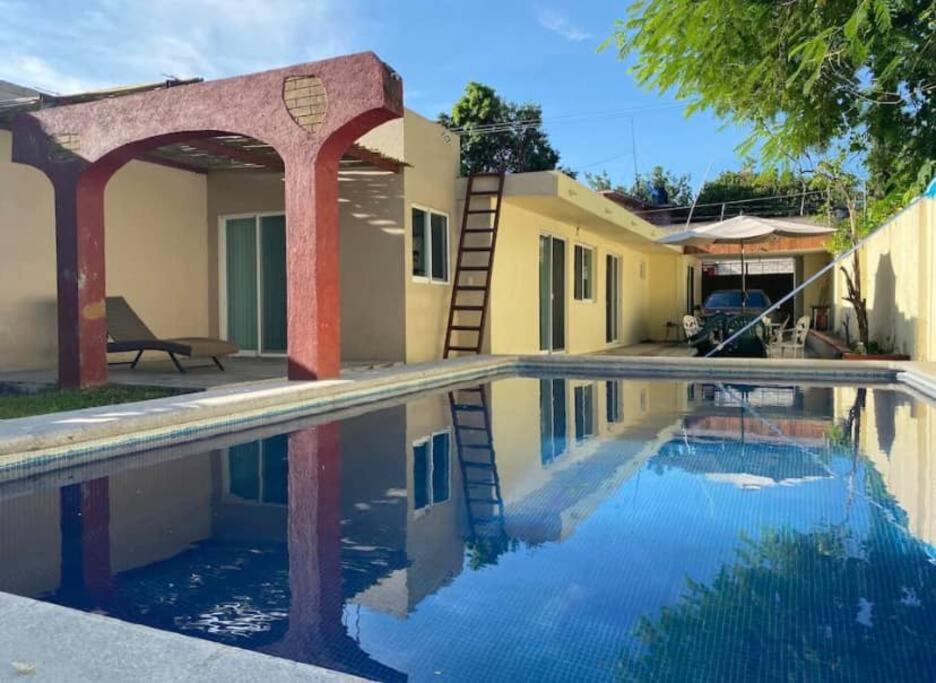 Villa con Alberca Privada En Xochitepec